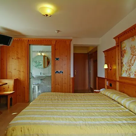فندق Erika 3*
